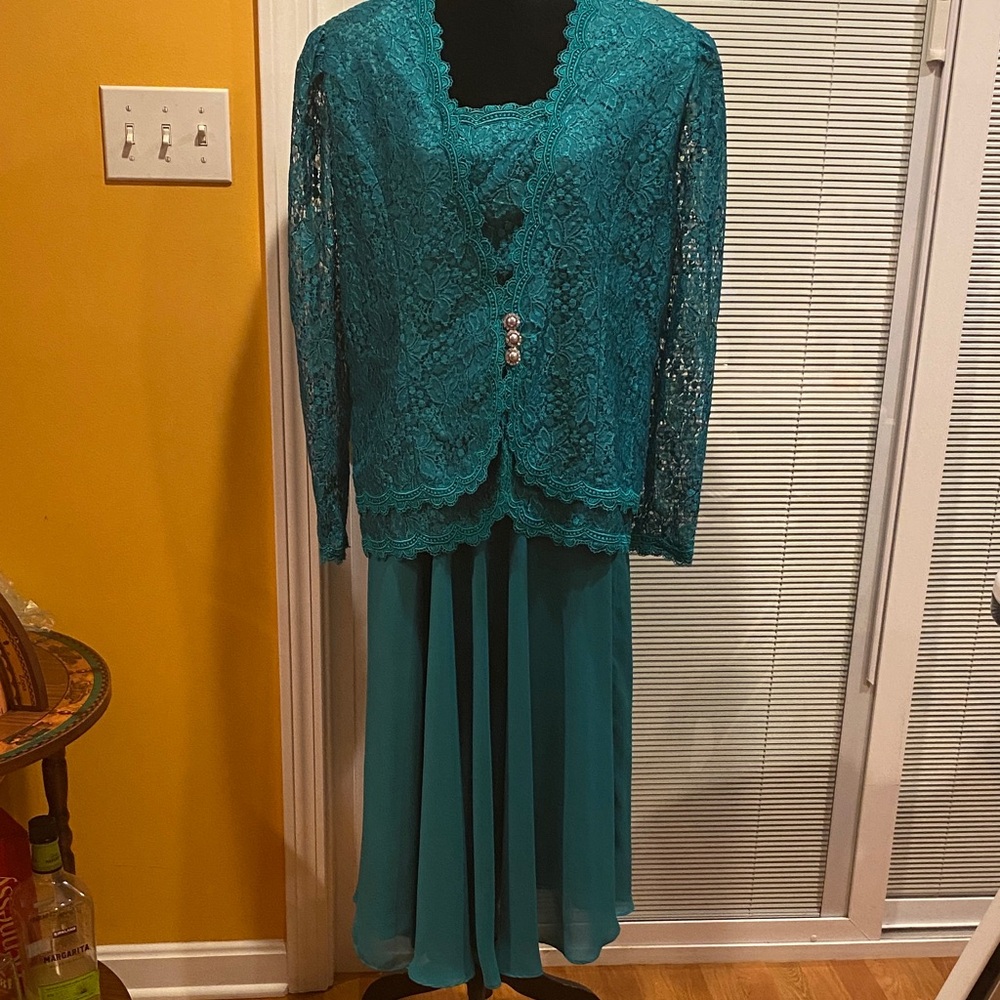 Elegant Teal Lace Skirt Set